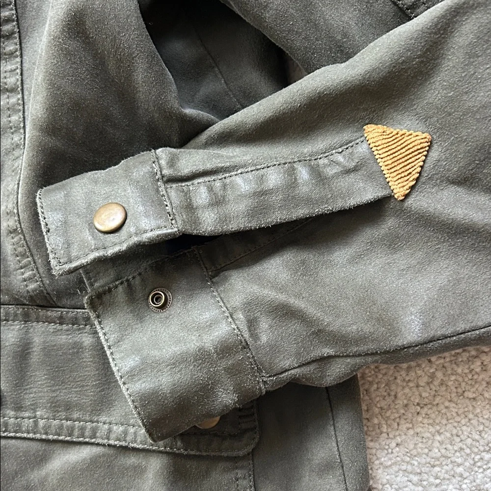 Vintage Women’s Legendary Whitetails Utility Jacket in Olive and Tan - Picture 7 of 13